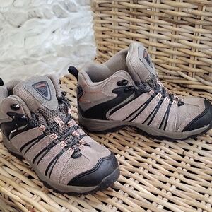 RedHead Kids Gray and Black Hiking Boots, Size 3.5 Outdoor, Gorpcore